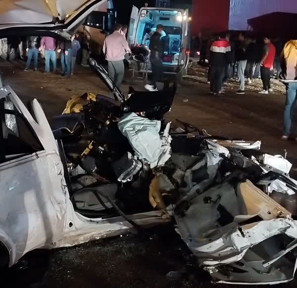 تصادف ساینا و کامیون در جاده نمین - اردبیل با 2 فوتی
