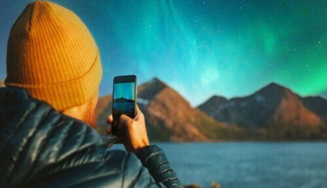 چرا تصویر شفق قطبی در صفحه موبایل زیباتر است؟
