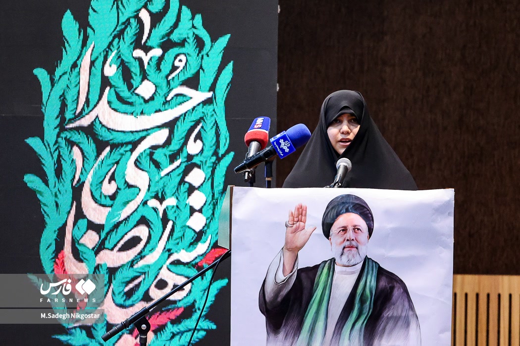 عکس/ سخنرانی فرزند رئیس جمهور شهید در مراسم شهدای خدمت دانشگاه شریف