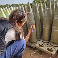 عکس/ امضای «نیکی هیلی» روی بمب‌های رژیم صهیونیستی!