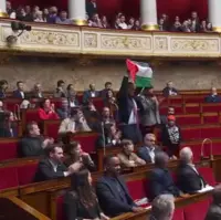 جلسۀ پارلمان فرانسه پس از بالابردن پرچم فلسطین توسط یکی از نمایندگان، تعلیق شد