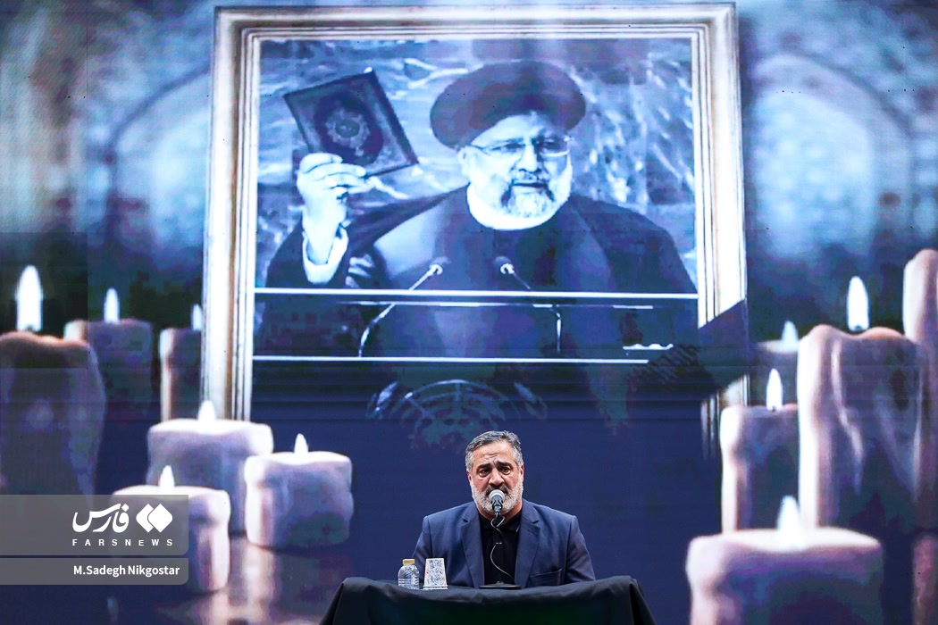 عکس/ سخنرانی فرزند رئیس جمهور شهید در مراسم شهدای خدمت دانشگاه شریف