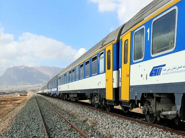 قطار مسافربری یزد - اقلید از امروز روی ریل
