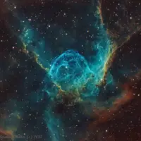 سحابی زیبای helmet در فاصله ی ۱۱ هزار سالِ نوری از زمین