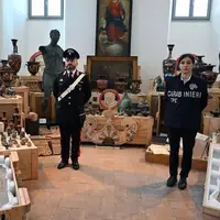 نمایش حدود 600 اثر هنری دزدیده شده ایتالیا به اصحاب رسانه در شهر رم 
