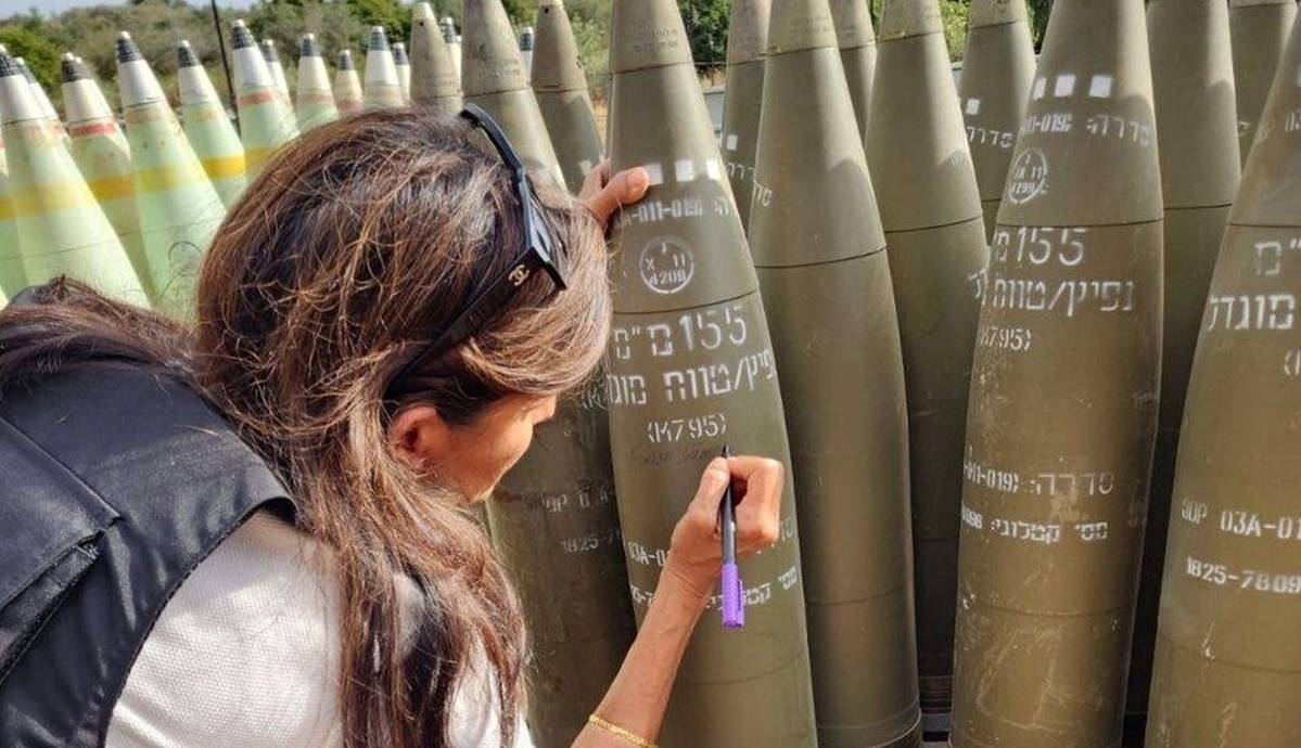 پیام جنجالی نیکی هیلی بر روی گلوله توپ ارتش اسرائیل؛ «تمامشان کن»
