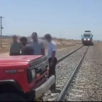 گیر کردن خودروی پاترول روی ریل، قطار تهران_یزد را متوقف کرد