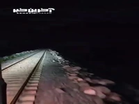 چشم‌اندازی زیبا از درون یک قطار در شب‌
