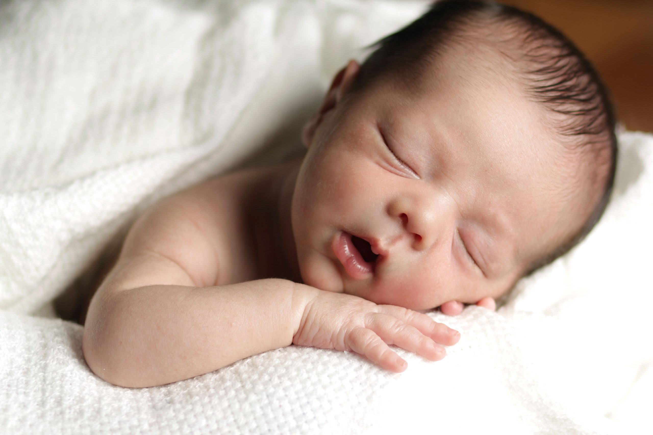 درمان نوزاد با شیر مادر