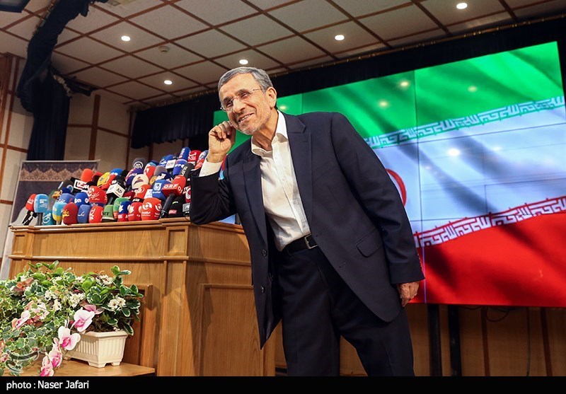 عکس/ ترافیک انتخاباتی در فاطمی؛ از احمدی نژاد پرحاشیه تا صف نمایندگان