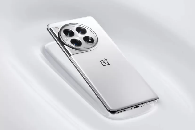 مدل جدید گوشی وان پلاس ۱۲ در رنگ سفید رونمایی شد