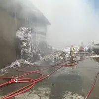 آتش‌سوزی گسترده در شهرک صنعتی بروجن مهار شد