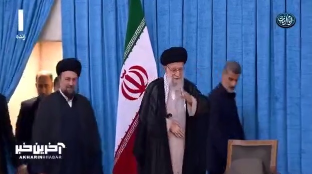 لحظه ورود رهبر انقلاب به مراسم سالگرد امام خمینی(ره)