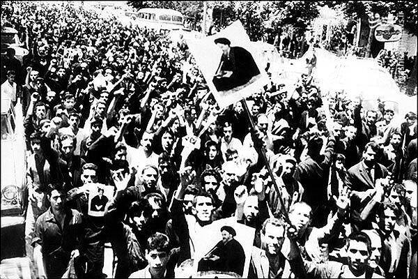 تقویم تاریخ/ اعتصاب سراسری تهران به مناسبت هفتم شهدای 15 خرداد سال 42