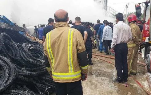 مصدومیت 50 نفر در حادثه آتش‌سوزی کارخانه لاستیک‌سازی شهریار