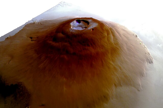 کشف یخ آب به اندازه 60 استخر در آتشفشان‌های مریخ