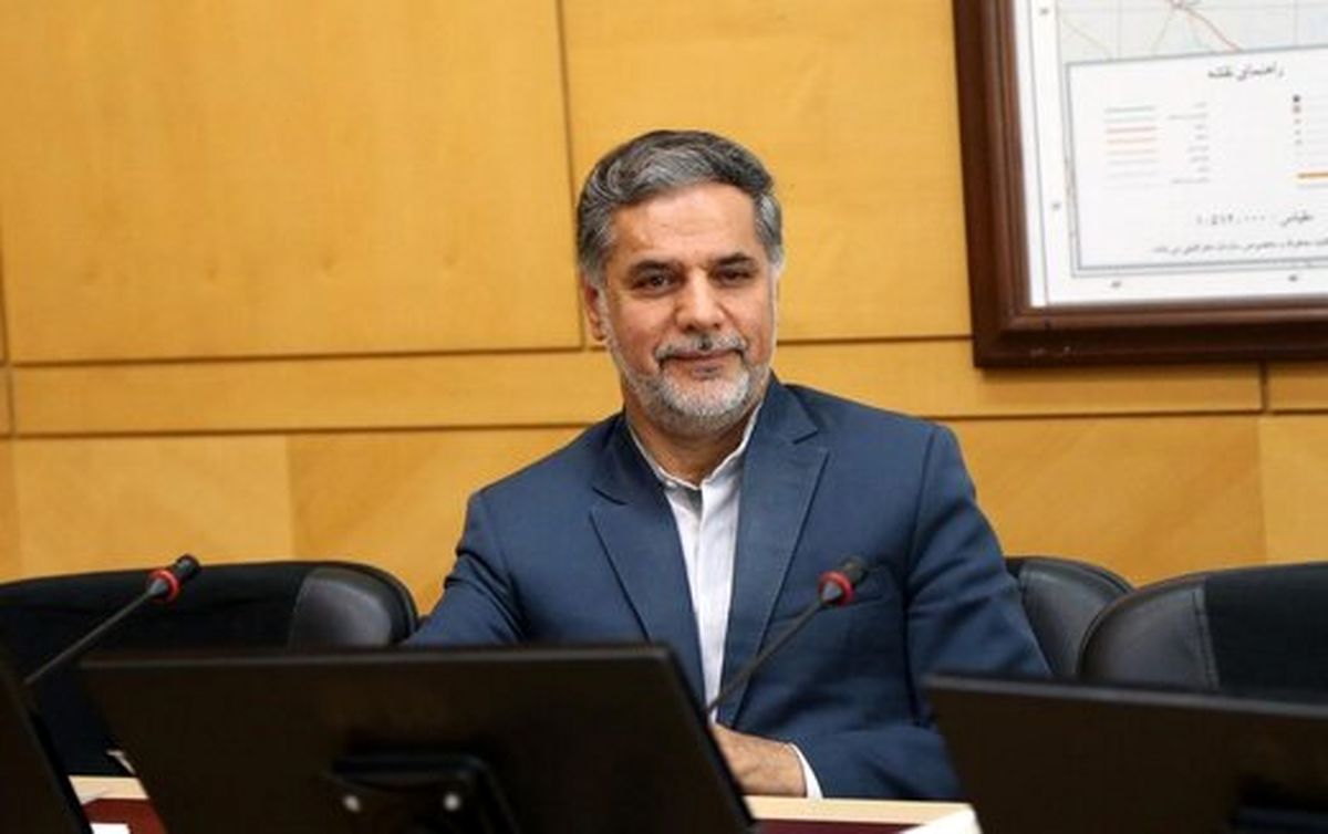 نقوی حسینی: پورمحمدی نماینده اصولگرایان میانه‌رو و معتدل است