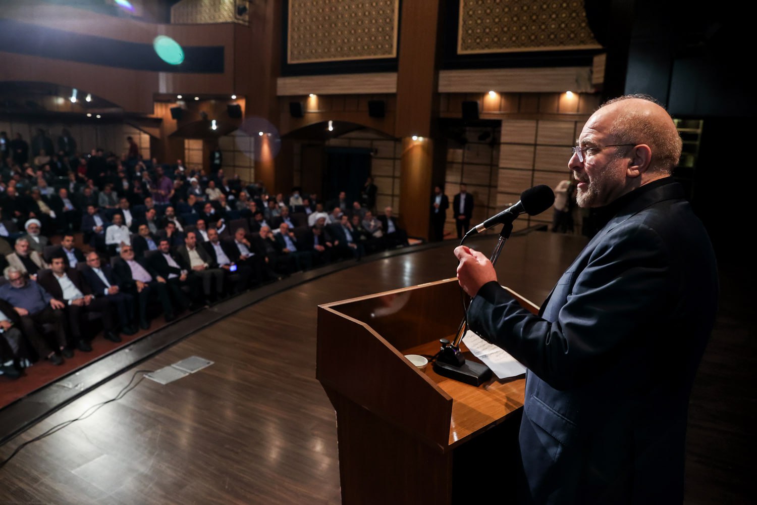 عکس/ حضور «قالیباف» در جمع برخی از نمایندگان ادوار و نمایندگان منتخب مجلس دوازدهم