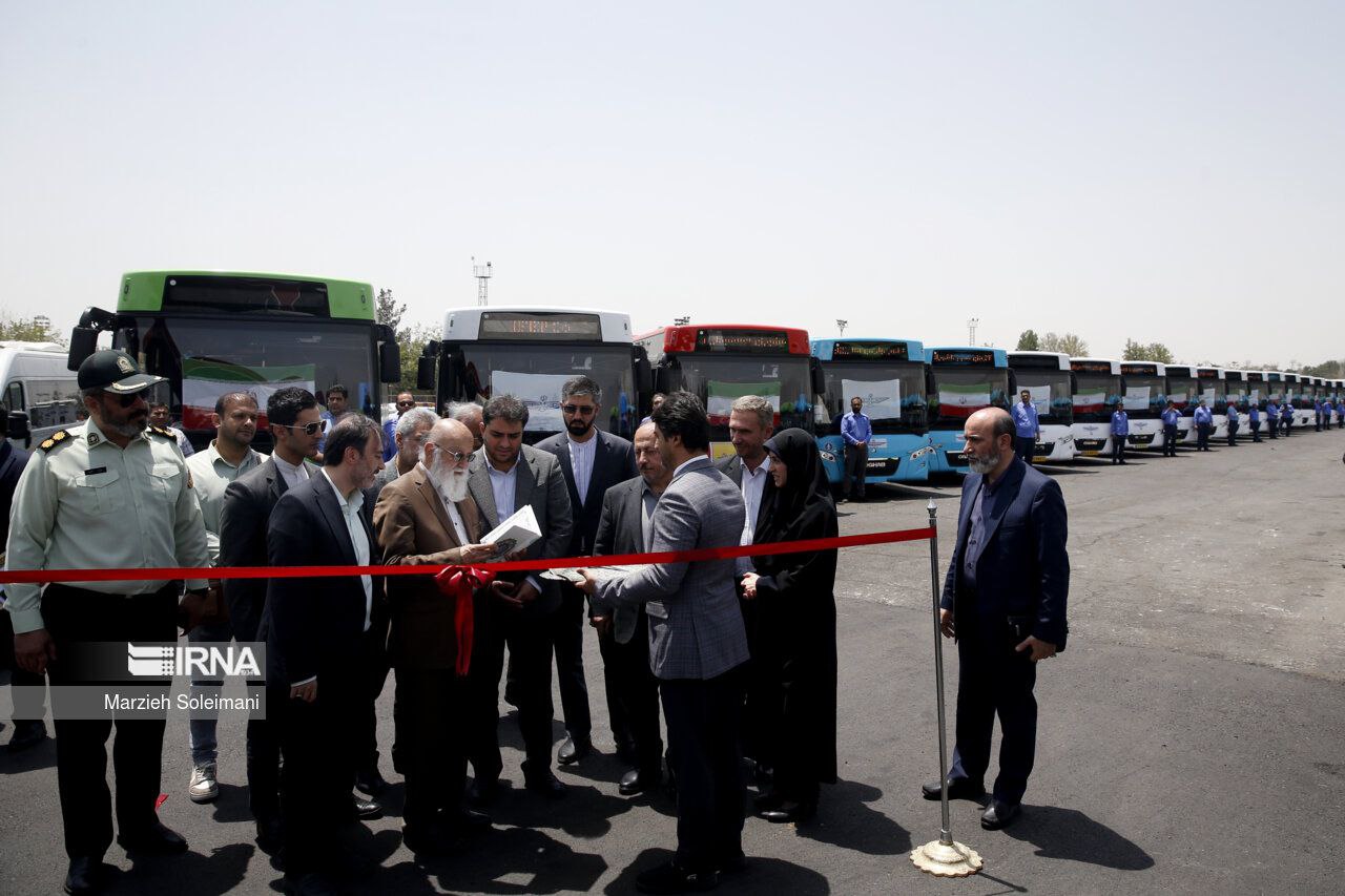 تحویل۱۰۰ دستگاه اتوبوس به ناوگان حمل‌ونقل عمومی