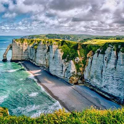 زیباییِ صخره های گچی اترتات در فرانسه