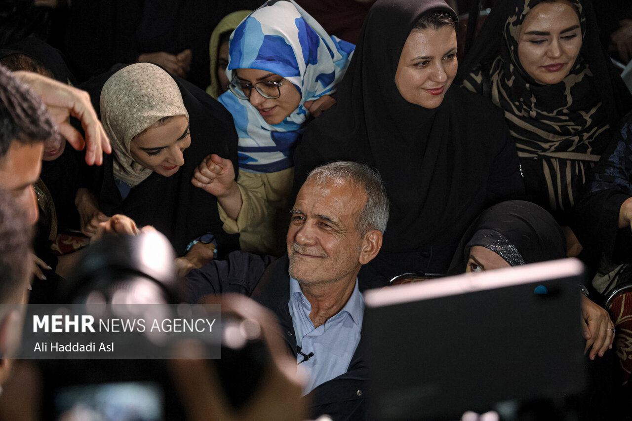عکس/ همایش زنان حامی مسعود پزشکیان در ستاد انتخاباتی 