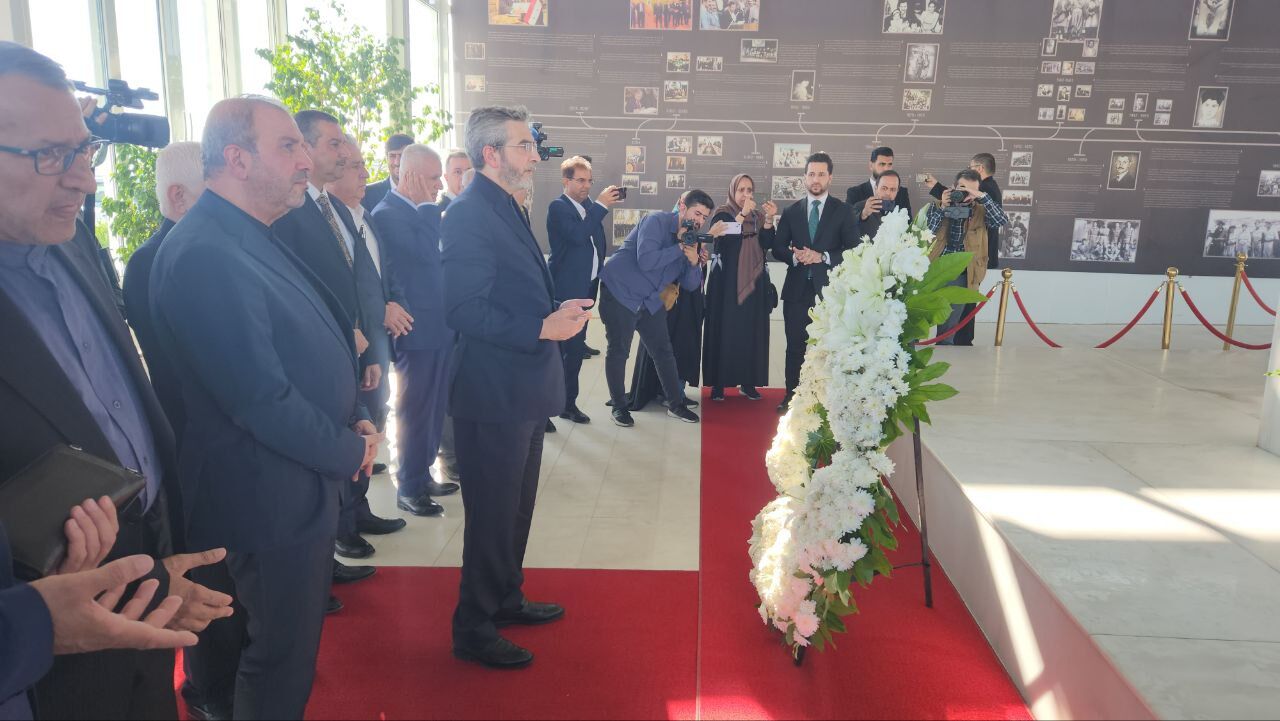 ادای احترام باقری بر مزار رئیسجمهور اسبق عراق