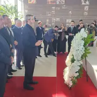 ادای احترام باقری‌ بر مزار رئیس‌جمهور اسبق عراق  