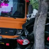 تصادف خاور کمپرسی با ۵ خودرو در ده‌ونک