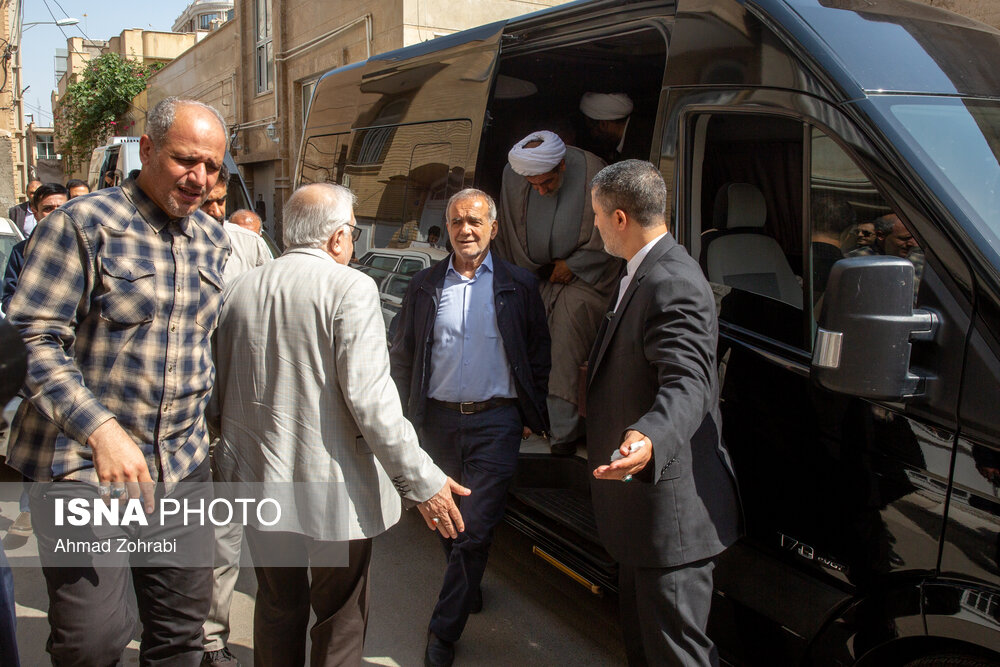عکس/ سفر انتخاباتی مسعود پزشکیان به قم