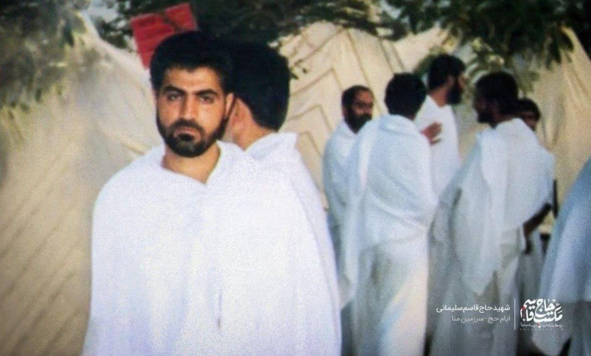 عکس/ تصاویری قدیمی از رهبر انقلاب و شهید سلیمانی با لباس احرام در سرزمین منا