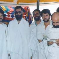 عکس/ تصاویری قدیمی از رهبر انقلاب و شهید سلیمانی با لباس احرام در سرزمین منا