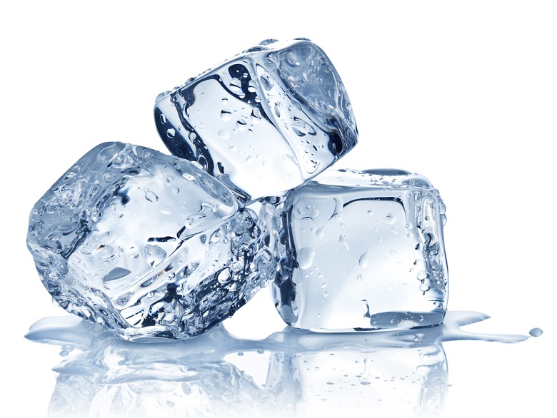 مضرات استفاده از یخ در مایعات از نگاه طب سنتی