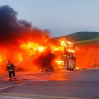 آتش‌سوزی اتوبوس در محور بروجرد _ اراک؛ آسیبی به مسافران نرسید
