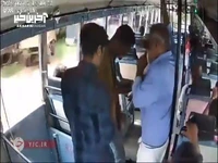 نجات یک مسافر از سقوط به بیرون از اتوبوس در هند!