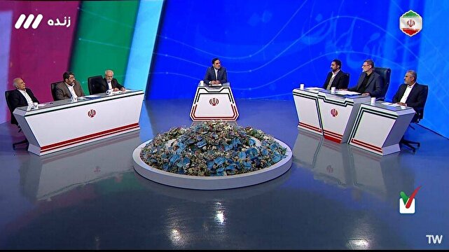 کنایهی قاضی زاده به ظریف درباره قدم زدن و دست تکان دادن برخی در هتل وین