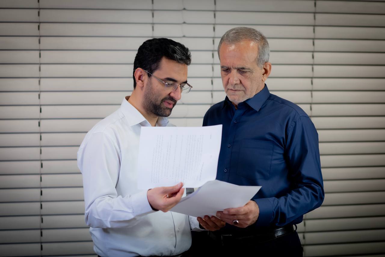 آذری جهرمی: پای کار پزشکیان ایستاده ایم، به شایعات توجه نکنید