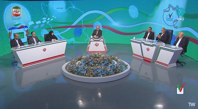جنجال و درگیری در میزگرد فرهنگی پزشکیان؛ فاضلی از برنامه زنده قهر کرد