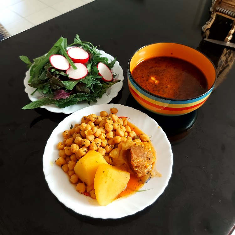 از شما/اینم نهارما آبگوشت من عاشق این غذا هستم شما چطور 😋😋😍😍
