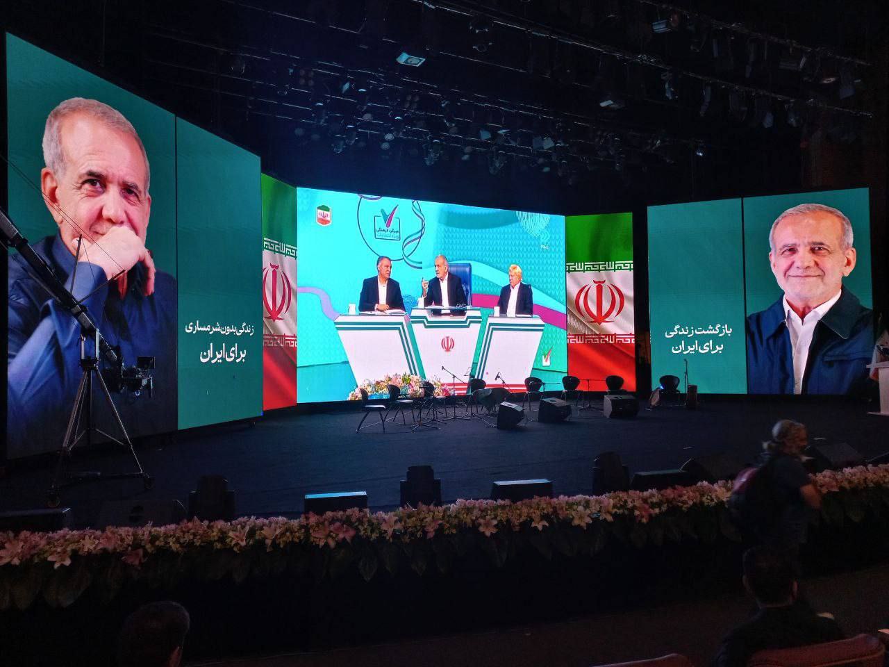 عکس/ پخش میزگرد فرهنگی پزشکیان در برج میلاد 