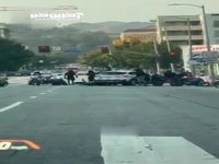 غارت خودروی امنیتی در لس‌آنجلس