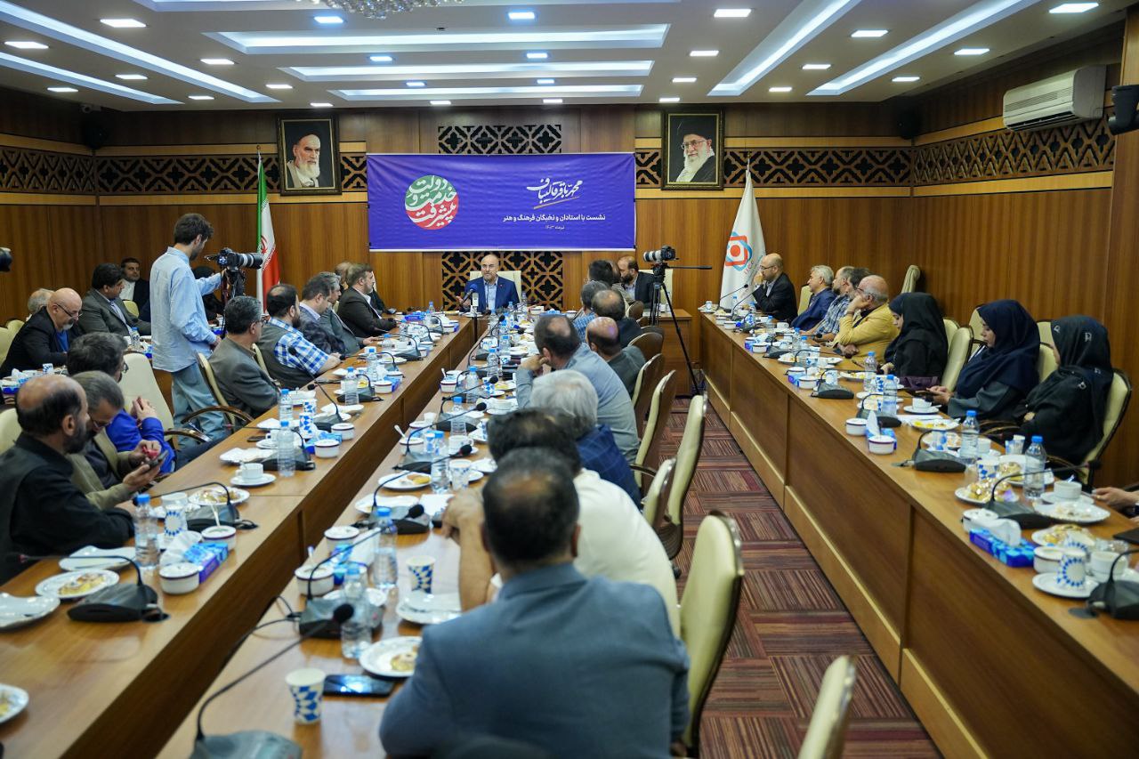 عکس/ نشست محمدباقر قالیباف با استادان و نخبگان حوزهٔ فرهنگ و هنر