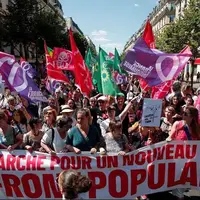 هزاران زن در فرانسه علیه حزب راست افراطی «مارین لوپن» تظاهرات کردند