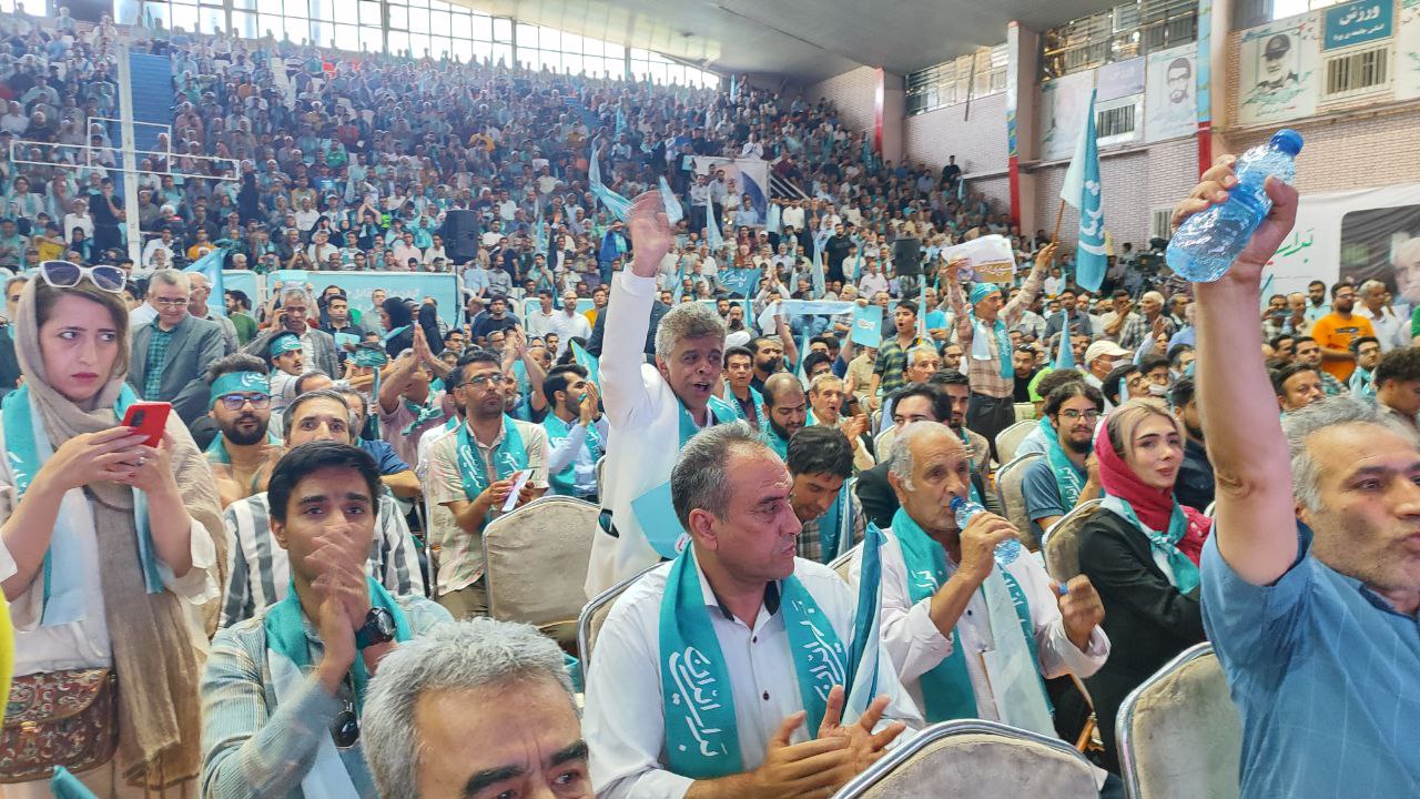عکس/ تصاویری از تجمع مشهدی ها در استقبال از حضور پزشکیان 