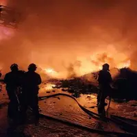 آتش‌سوزی ۲ کارگاه مبل‌سازی در مشهد یک فوتی و هفت مصدوم برجا گذاشت