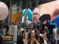 حضور قالیباف در جمع هوادارانش در سالن شهید بهشتی مشهد