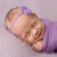 چرا نوزادان در خواب لبخند می‌زنند؟