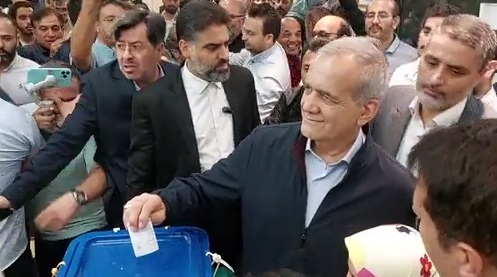 پزشکیان در بیمارستان فیروزآبادی تهران رأی خود را در صندوق انداخت
