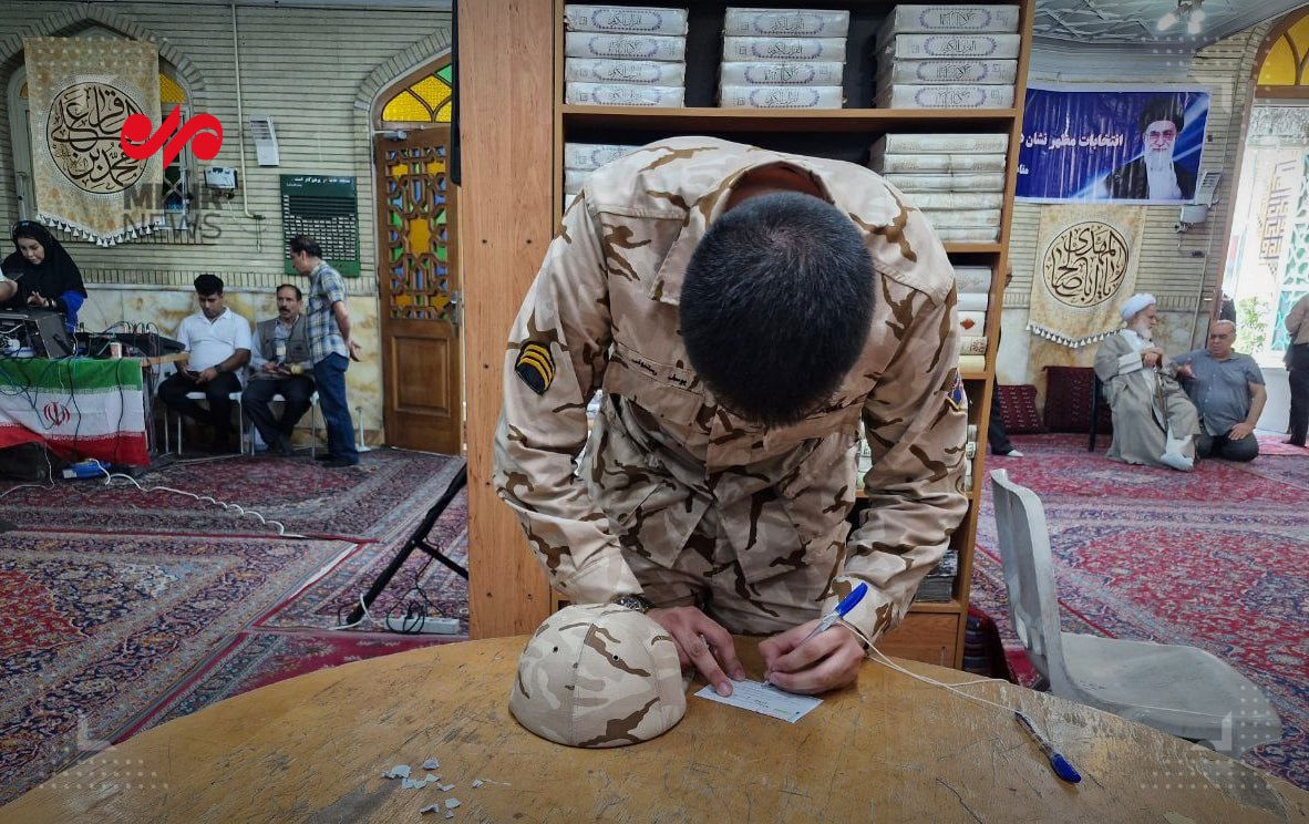سربازان وطن در حال انتخاب رئیس جمهور کشورشان