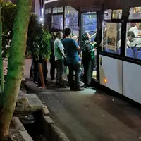 عکس/ اتوبوسی که به علت ازدحام جمعیت محل اخذ رأی شد! 