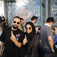 عکس/ حضور محسن افشانی و همسرش در حسینیه ارشاد